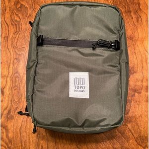 Topo Designs tech case